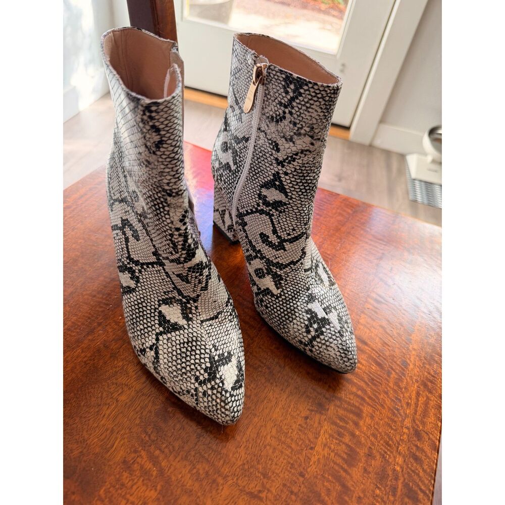 Wet Kiss Size 7 Faux Snakeskin Pointed Toe Block Heel Boots